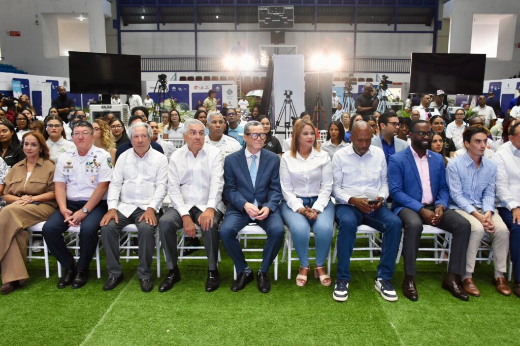 Miles de personas acuden a la jornada de empleos turísticos del Ministerio de Trabajo en La Romana 4 | Noticias de hoy en República Dominicana WhatsApp Image 2026 10 15 at 4.19.03 PM 1 | Noticias de hoy en De Último Minuto