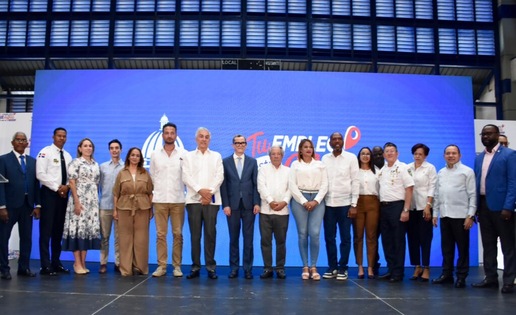 Miles de personas acuden a la jornada de empleos turísticos del Ministerio de Trabajo en La Romana 3 | Noticias de hoy en República Dominicana WhatsApp Image 2026 10 15 at 4.19.03 PM 2 | Noticias de hoy en De Último Minuto