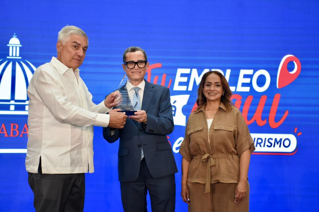 Miles de personas acuden a la jornada de empleos turísticos del Ministerio de Trabajo en La Romana 1 | Noticias de hoy en República Dominicana WhatsApp Image 2026 10 15 at 4.19.03 PM 4 | Noticias de hoy en De Último Minuto