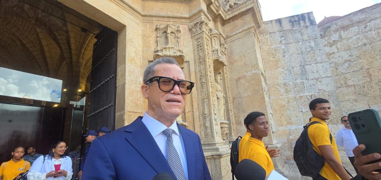 Eddy Olivares llama a verificar contratos laborales en el extranjero antes de viajar