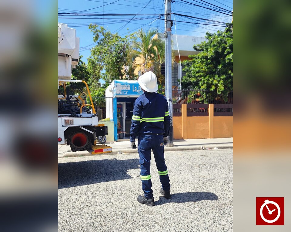 Comunicador denuncia casi dos días sin electricidad en La Romana pese a estar al día con Edeeste