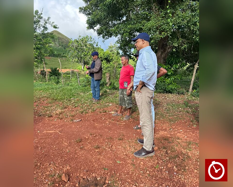 Diputado Cecilio García supervisa trabajos de INAPA para llevar agua a Loma Atravesada y La Guázuma
