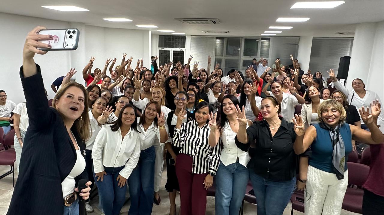 Judith Valdez encabeza encuentro de mujeres en Monseñor Nouel en apoyo a las aspiraciones presidenciales de Wellington Arnaud