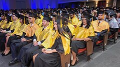 Unapec gradúa a 858 profesionales; mujeres representan el 59 % de la promoción
