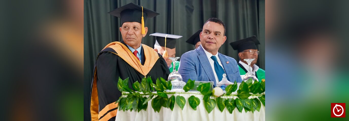 Julio Landrón destaca formación de profesionales en UTECO durante graduación de 539 estudiantes