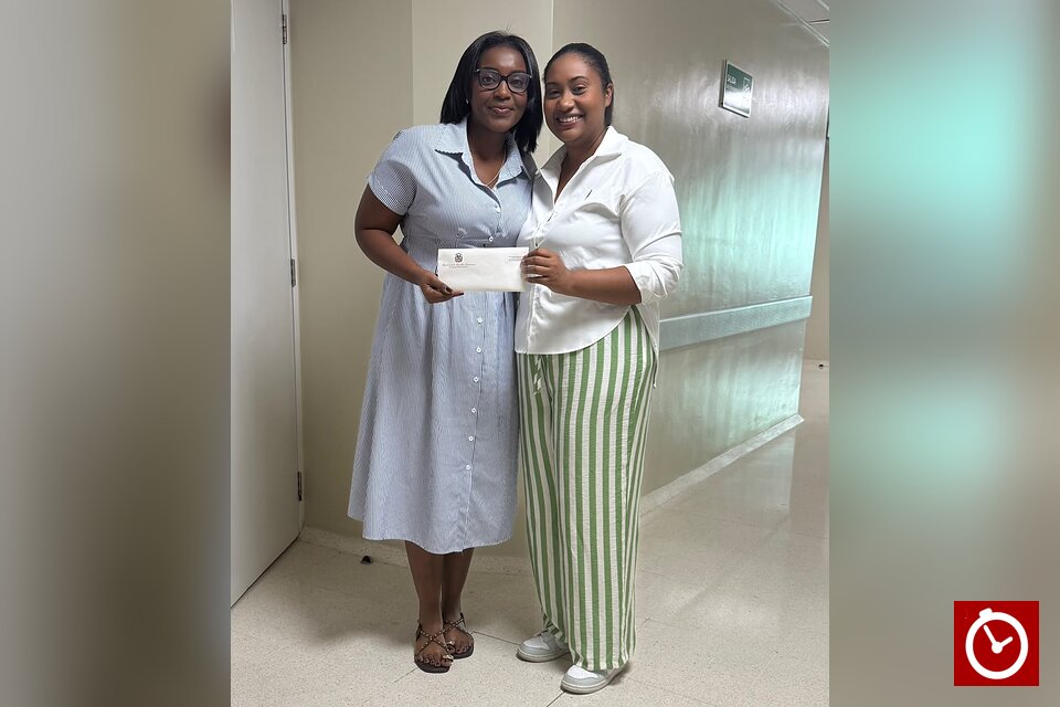 Carmen Williams gestiona apoyo económico de medio millón de pesos para Ruth Esther Tavárez, ingresada en el HOMS