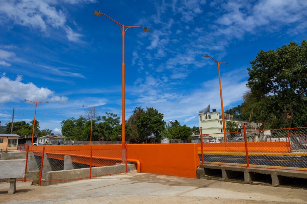 Maimón estrena puente sobre el río La Leonora tras décadas de reclamos 3 | Noticias de hoy en República Dominicana WhatsApp Image 2026 10 18 at 1.24.01 PM 2 1 | Noticias de hoy en De Último Minuto