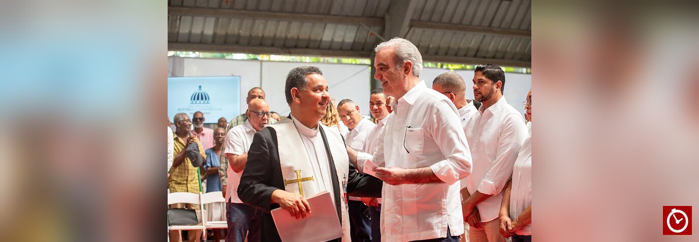 Abinader entrega 2,200 títulos de propiedad en Villa Altagracia y anuncia otros 3,000