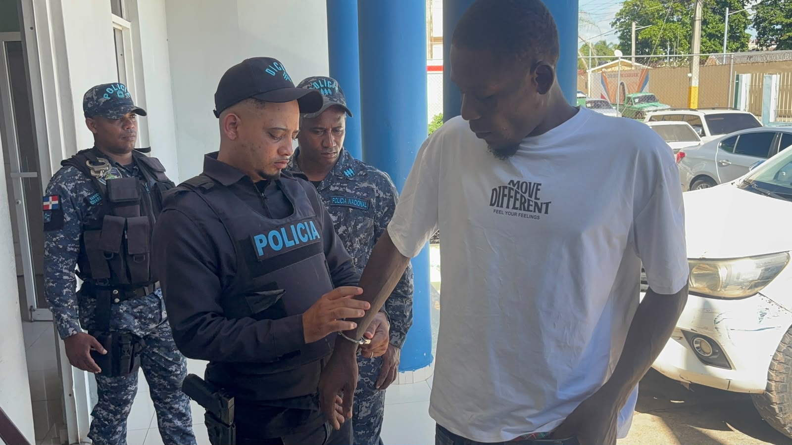 Joven buscado por robo de ganado se entrega a la Policía en Bayaguana 2 | Noticias de hoy en República Dominicana WhatsApp Image 2026 10 18 at 11.16.26 AM 1 | Noticias de hoy en De Último Minuto