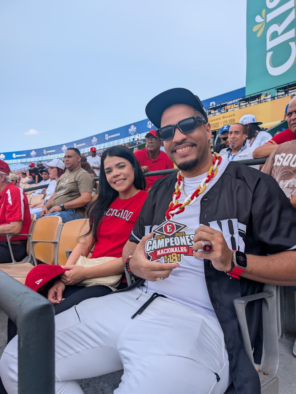 Fanáticos del Licey y el Escogido disfrutan de un domingo de béisbol en el Quisqueya