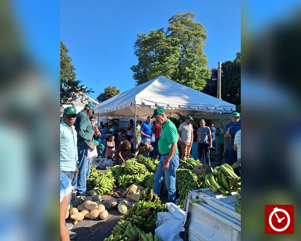 Fuerza del Pueblo beneficia a cientos de familias de SDE con el “Mercado del Pueblo”