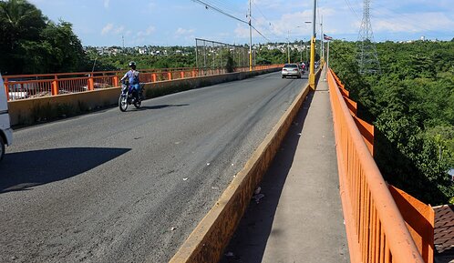 MOPC anuncia restricciones de circulación de vehículos pesados en el puente de La Barquita en Sabana Perdida