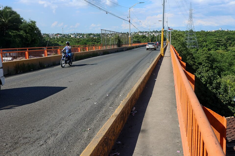 MOPC anuncia restricciones de circulación de vehículos pesados en el puente de La Barquita en Sabana Perdida