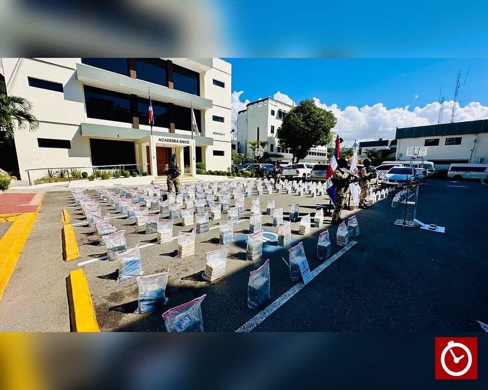 DNCD incauta más de una tonelada de presunta cocaína frente a las costas de Pedernales