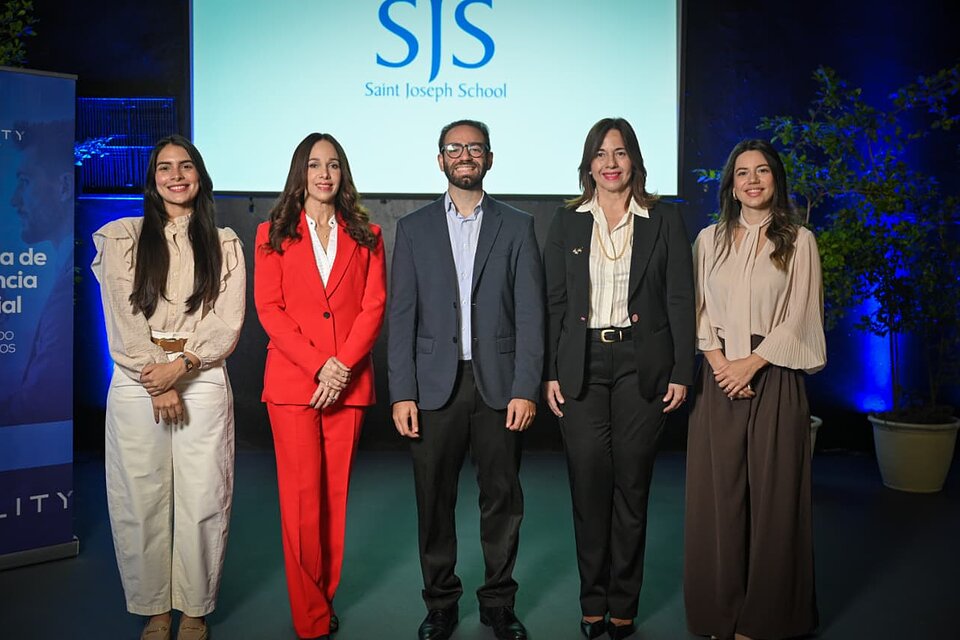 Saint Joseph School y Equality Academy firman un acuerdo para formar a sus estudiantes de High School en inteligencia artificial práctica