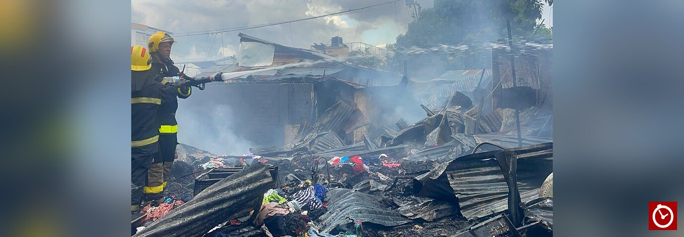 Incendio reduce a cenizas cuatro viviendas en Pueblo Nuevo de Santiago