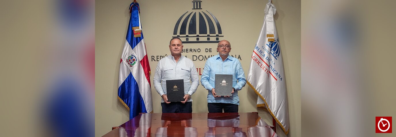 El ministro de Agricultura, Francisco Oliverio Espaillat junto al director ejecutivo de OIRSA, ingeniero Raúl Rodas Suazo.