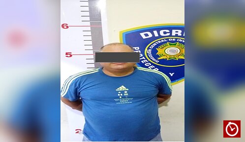 Revólver ilegal en La Vega ocupado por agentes del DICRIM durante allanamiento.