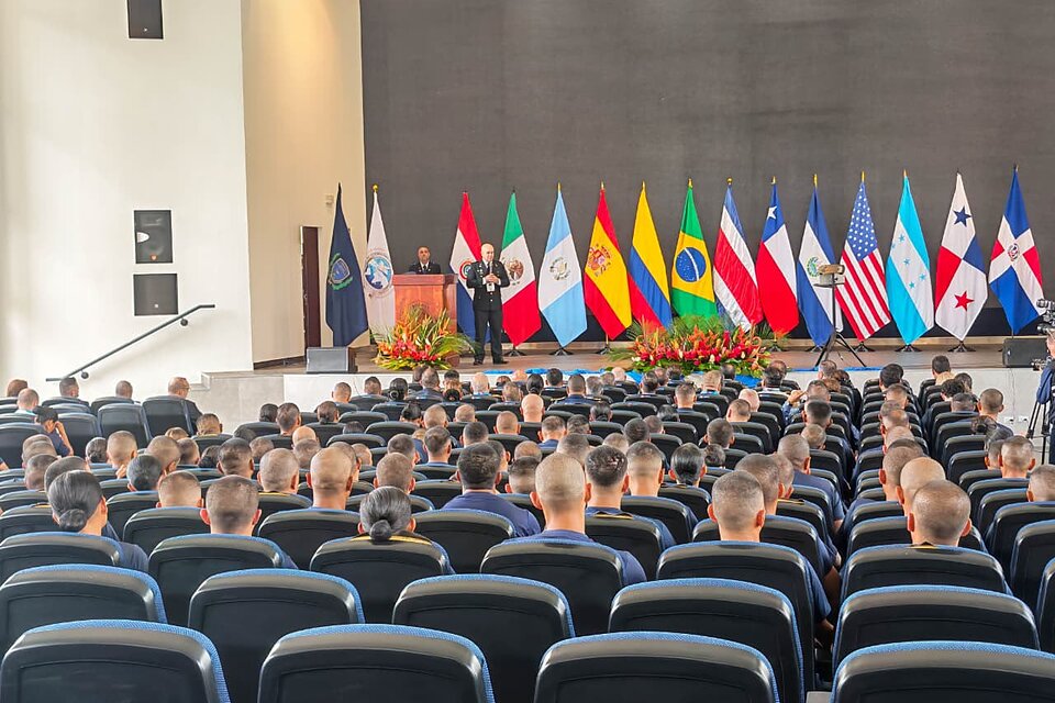 Policía Nacional presenta avances en educación policial durante encuentro internacional en Costa Rica