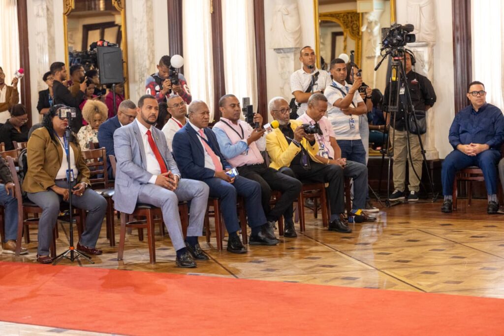 Abinader anuncia ejecución de RD$9,545 millones en obras financiadas con renegociación del contrato de Aerodom 7 | Noticias de hoy en República Dominicana WhatsApp Image 2026 10 21 at 5.40.33 PM 1 | Noticias de hoy en De Último Minuto