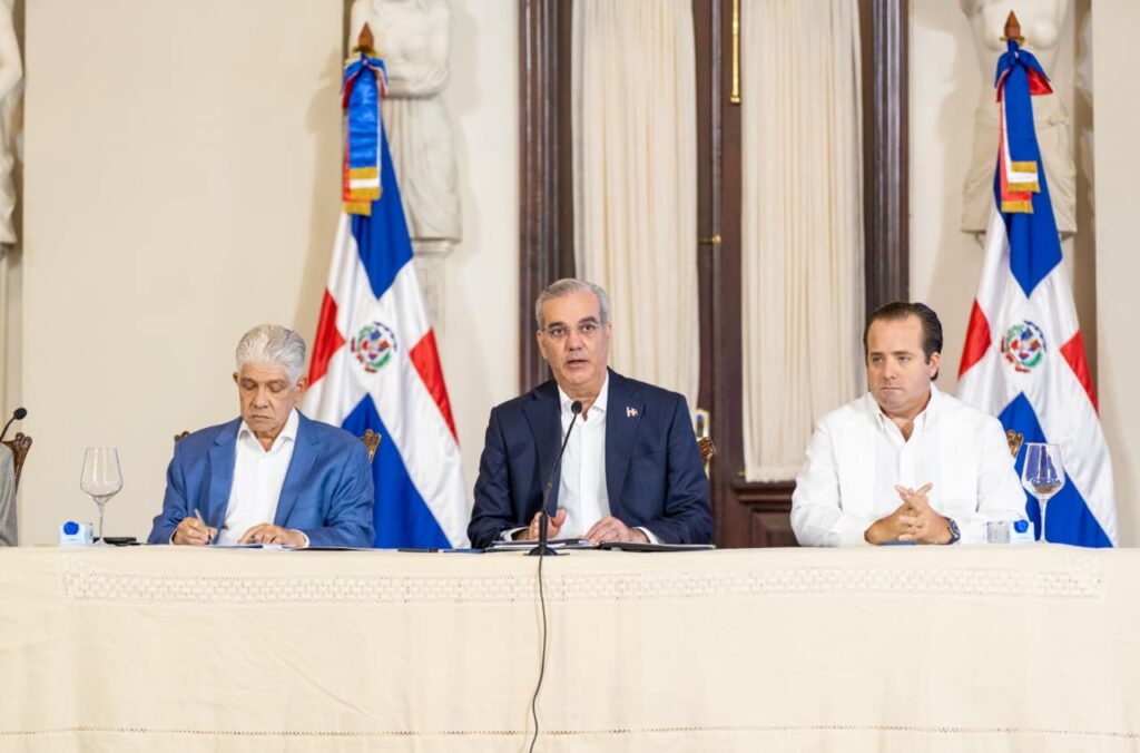 Abinader anuncia ejecución de RD$9,545 millones en obras financiadas con renegociación del contrato de Aerodom 6 | Noticias de hoy en República Dominicana WhatsApp Image 2026 10 21 at 5.40.34 PM | Noticias de hoy en De Último Minuto