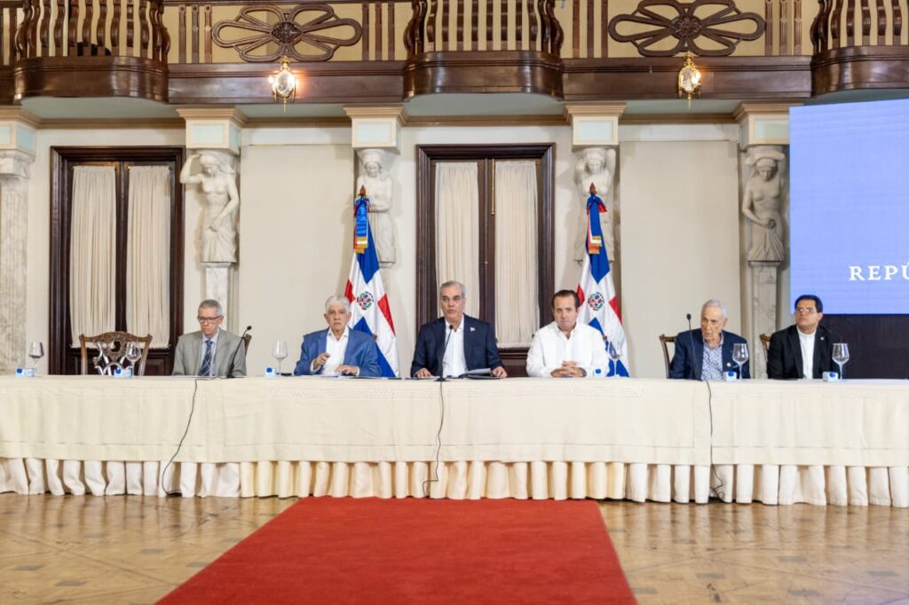 Abinader anuncia ejecución de RD$9,545 millones en obras financiadas con renegociación del contrato de Aerodom 5 | Noticias de hoy en República Dominicana WhatsApp Image 2026 10 21 at 5.40.35 PM | Noticias de hoy en De Último Minuto