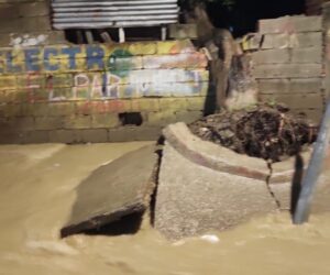 Inundaciones en Santiago afectan viviendas y calles por segundo día consecutivo