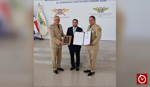 UNADE reconoce a Manuel Cruz como Egresado Destacado por sus aportes a la Geopolítica