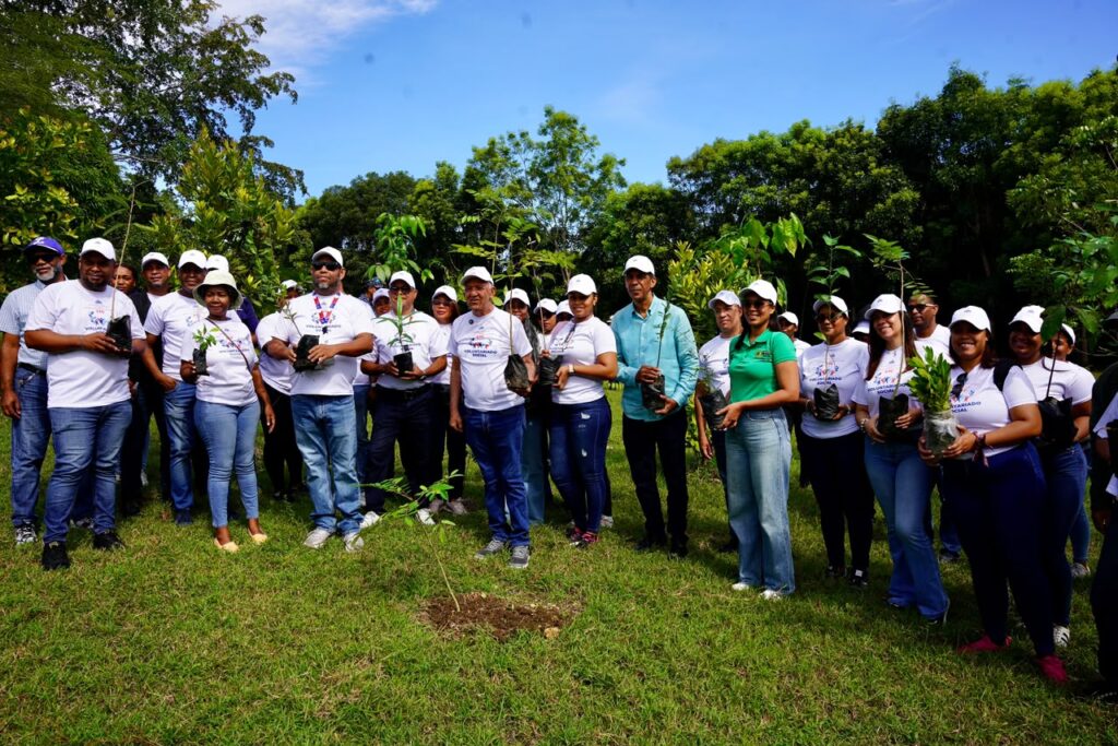 Voluntariado de los Centros Tecnológicos Comunitarios realiza jornada de reforestación 1 | Noticias de hoy en República Dominicana WhatsApp Image 2026 10 22 at 4.26.45 PM | Noticias de hoy en De Último Minuto
