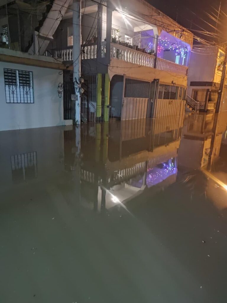 Unas 150 viviendas se inundan durante lluvias registradas en Santiago 2 | Noticias de hoy en República Dominicana WhatsApp Image 2026 10 22 at 7.37.40 AM 1 | Noticias de hoy en De Último Minuto