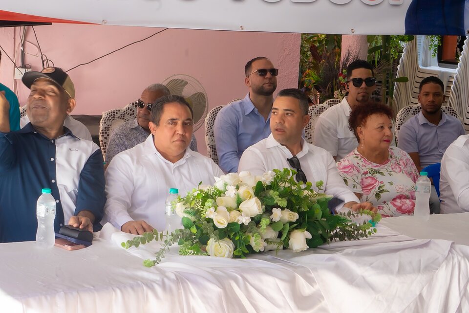 Wellington Arnaud fortalece su proyecto en Valverde con la incorporación del alcalde del Distrito Municipal de Jaibón y todo su equipo.