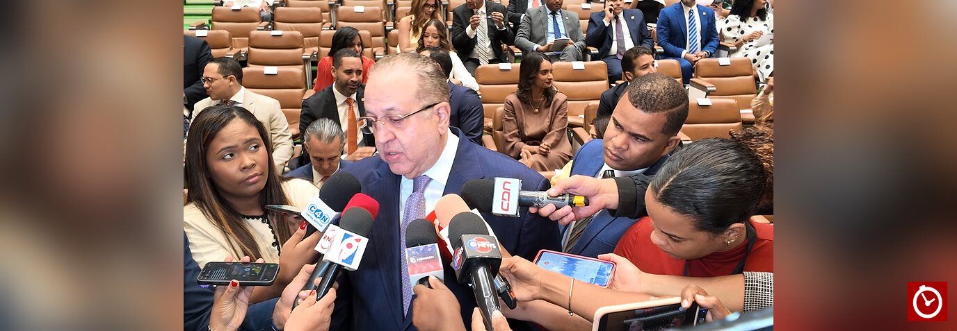 Hacienda asegura que la economía dominicana marcha bien pese al alza internacional de los combustibles