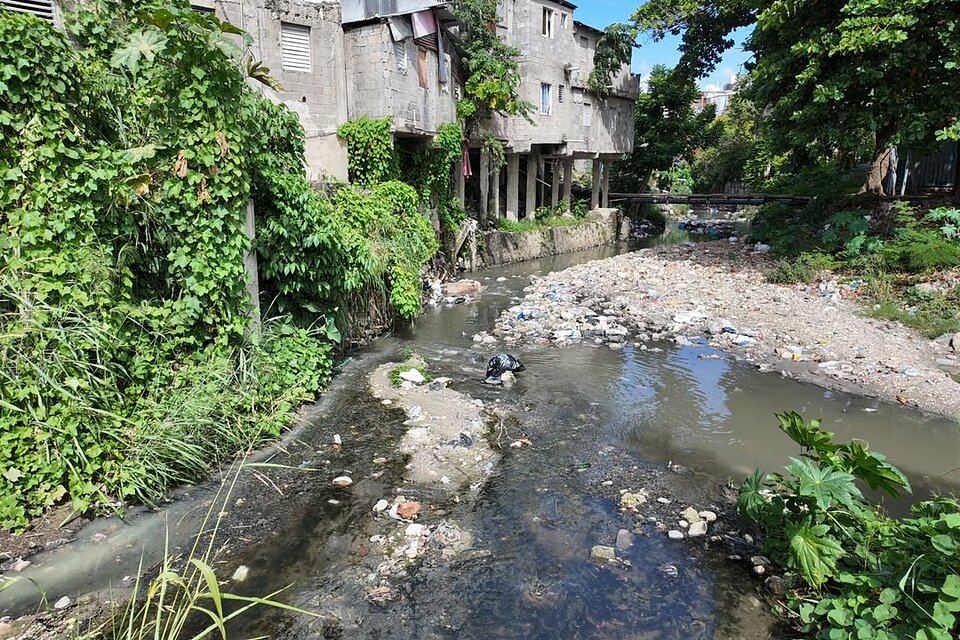 Residentes de Las 800 temen nuevas inundaciones y denuncian falta de limpieza de cañadas e imbornales