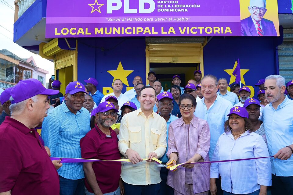 Johnny Pujols encabeza inauguración de nuevo local del PLD en La Victoria