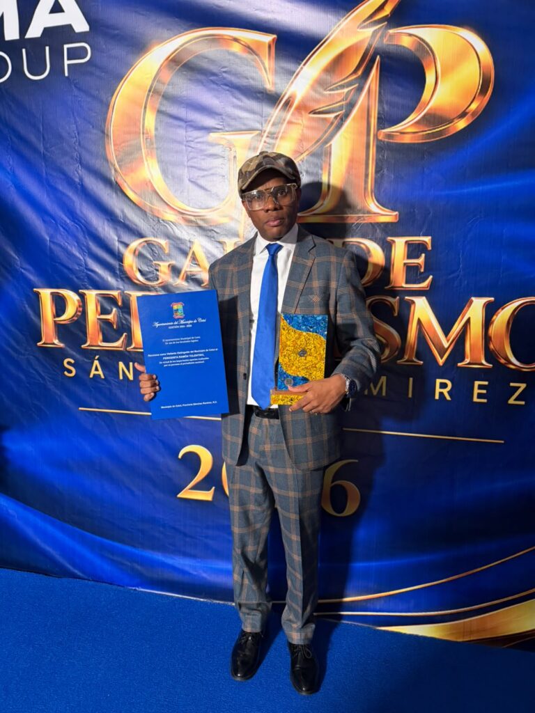 Periodista Ramón Tolentino recibe reconocimiento en gala del CDP en Sánchez Ramírez