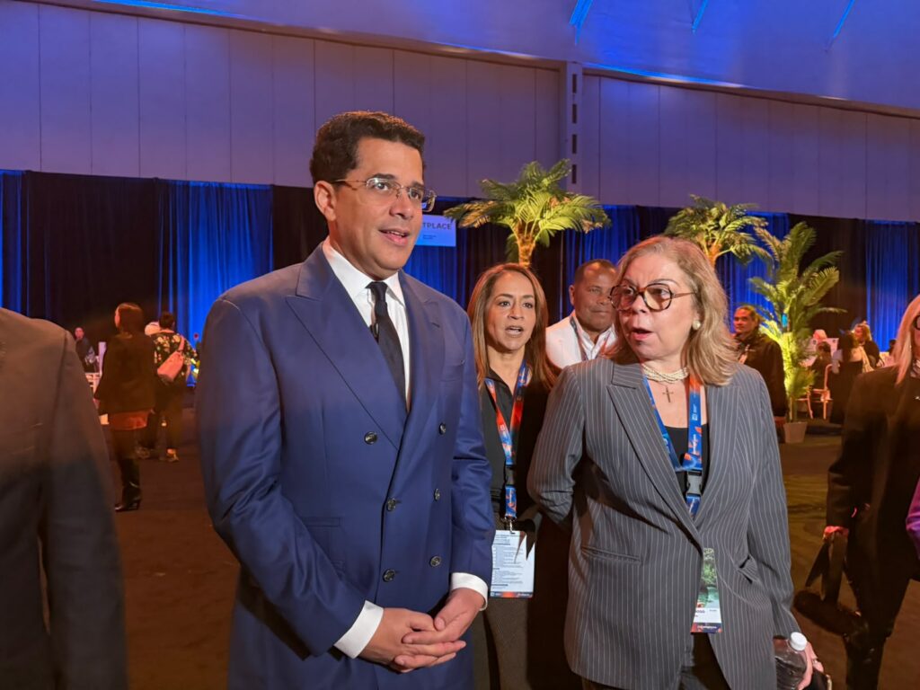 Collado recorre stands de Meet in Paradise y comparte con canadienses 2 | Noticias de hoy en República Dominicana WhatsApp Image 2026 10 26 at 12.30.46 PM | Noticias de hoy en De Último Minuto