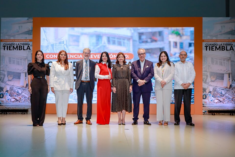Raquel Peña participa en conferencia sobre prevención y preparación ante terremotos