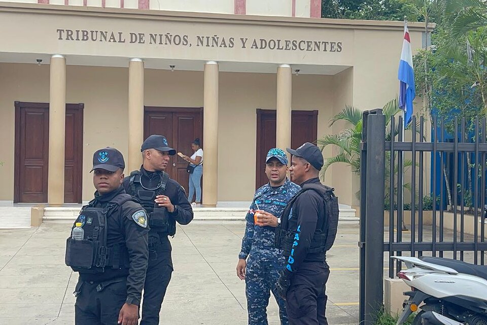Imponen tres meses de prisión preventiva a adolescente por muerte de sargento en Santiago