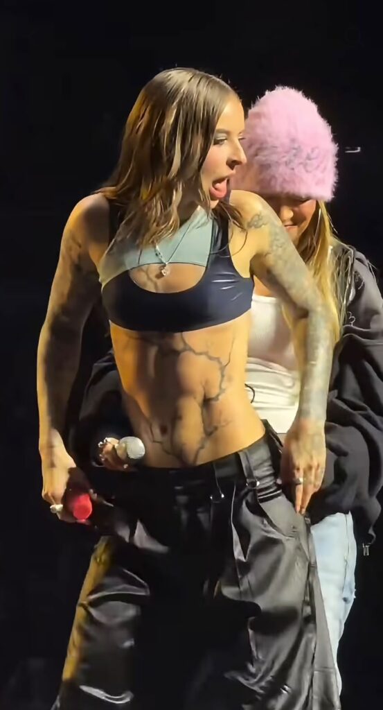 Karol G y Young Miko dividen las redes sociales tras su sensual performance 2 | Noticias de hoy en República Dominicana Karol G
