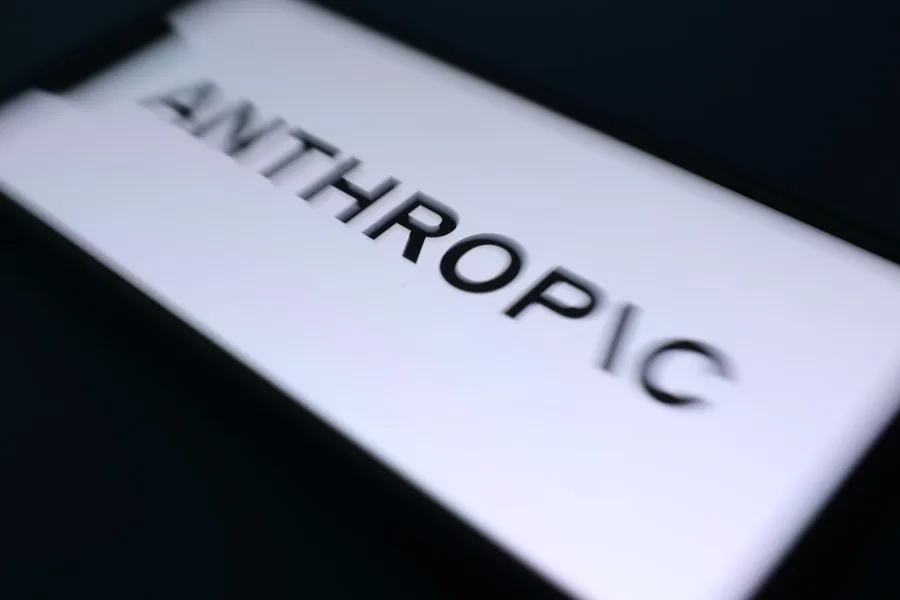 Anthropic advierte que la IA podría autorreplicarse pronto sin centros de datos