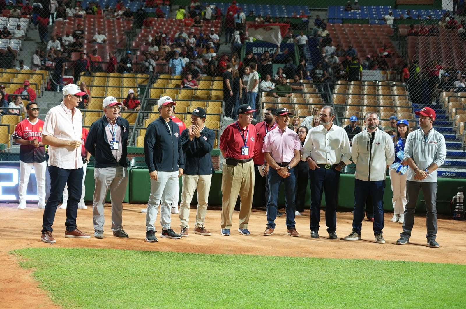 ¡Se cantó play ball! Licey y Escogido inauguran la temporada LIDOM 2026-2027