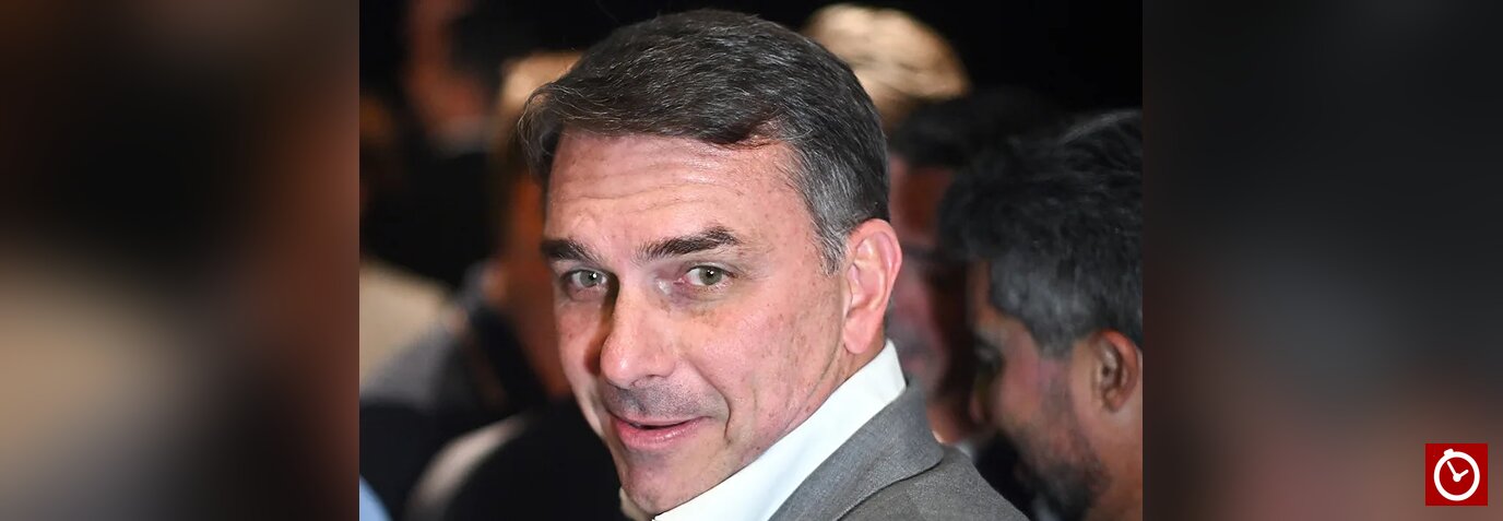 Flávio Bolsonaro exige renuncia de juez que condenó a su padre y ordenó detener a su hermano