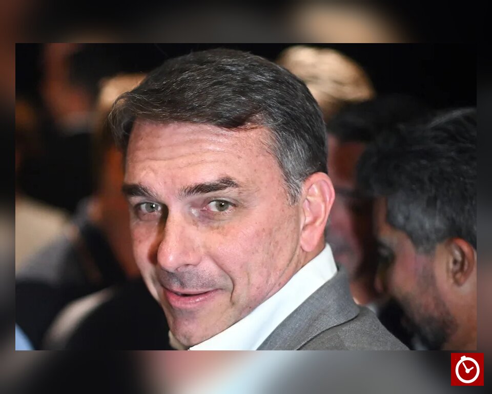 Flávio Bolsonaro exige renuncia de juez que condenó a su padre y ordenó detener a su hermano