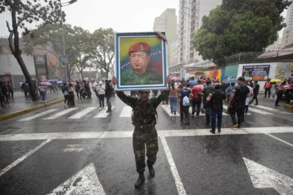 Venezolanos marchan en Caracas para recordar último triunfo electoral de Hugo Chávez