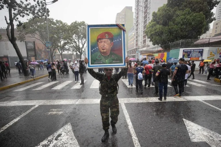 Venezolanos marchan en Caracas para recordar último triunfo electoral de Hugo Chávez