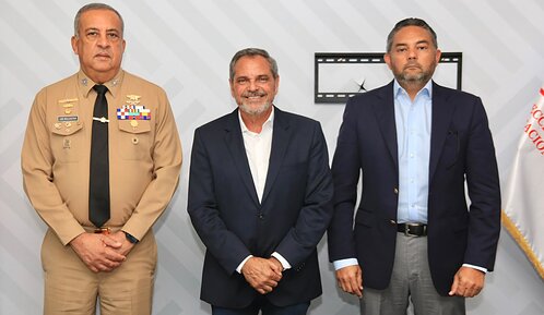 Comisionado de Béisbol y Migración buscan mejorar permisos y documentos de prospectos