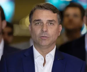 Flávio Bolsonaro cancela a última hora su asistencia al último debate electoral