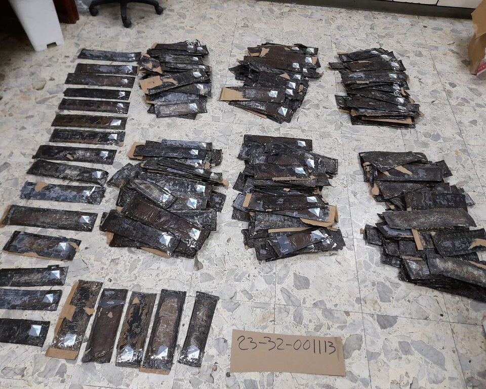 DNCD detecta 172 láminas de presunta cocaína escondidas en cajas de cocos en Caucedo