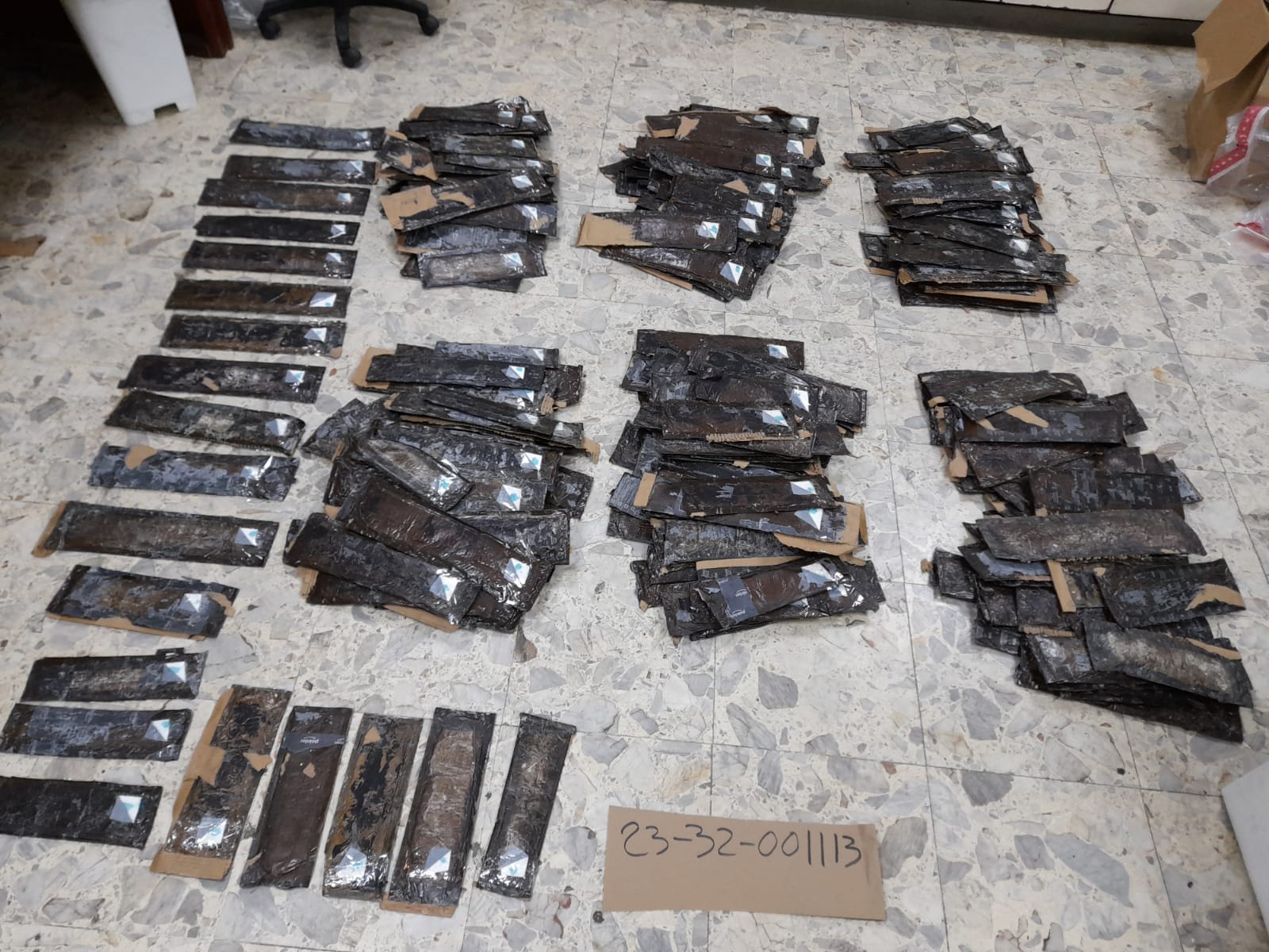 DNCD detecta 172 láminas de presunta cocaína escondidas en cajas de cocos en Caucedo