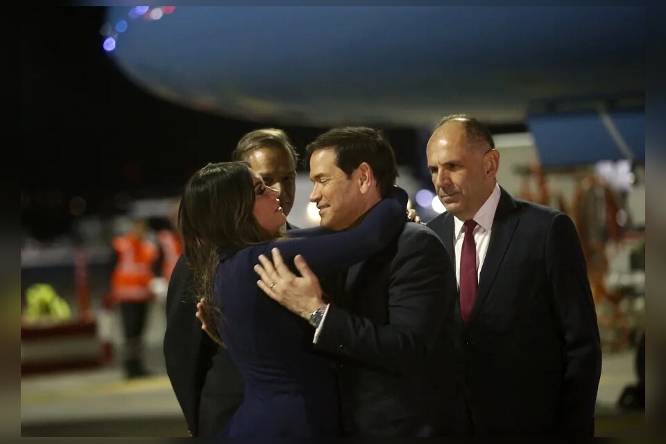 El Gobierno Trump evalúa si relevar a la controvertida embajadora de EE.UU. en Grecia